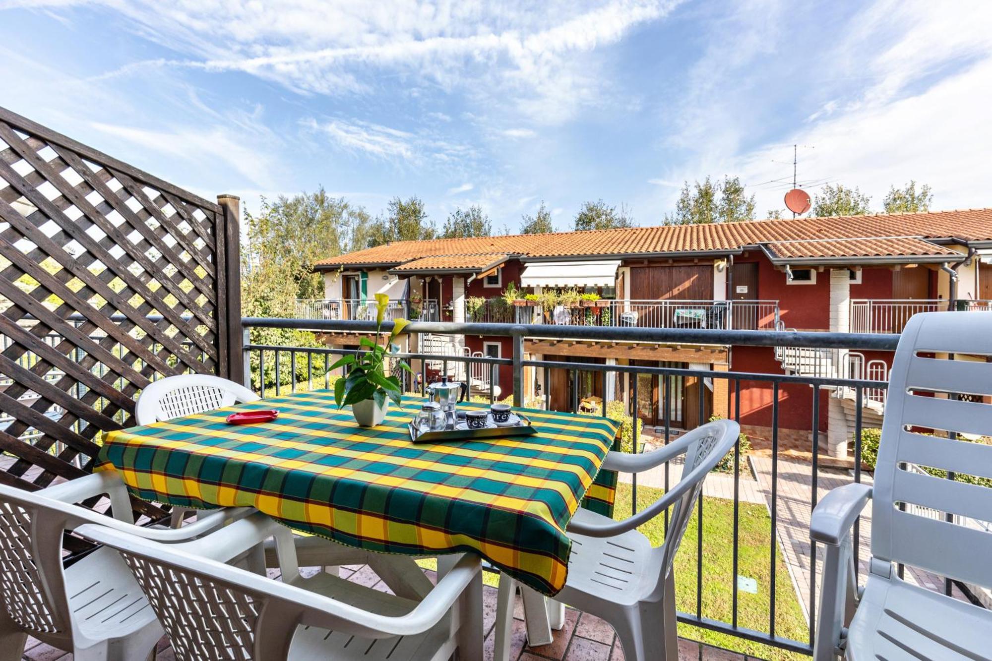 Residence La Corte Near Gardaland Castelnuovo del Garda Exterior foto